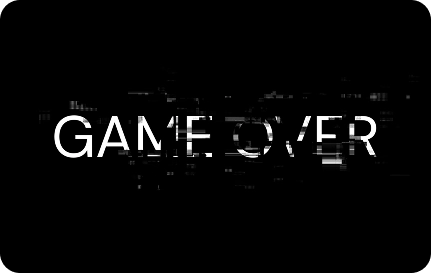 Een glitchy ‘Game Over’-tekst in wit op een zwarte achtergrond, die een digitale, elektronische sfeer oproept met een gevoel van een abrupt einde of mislukking